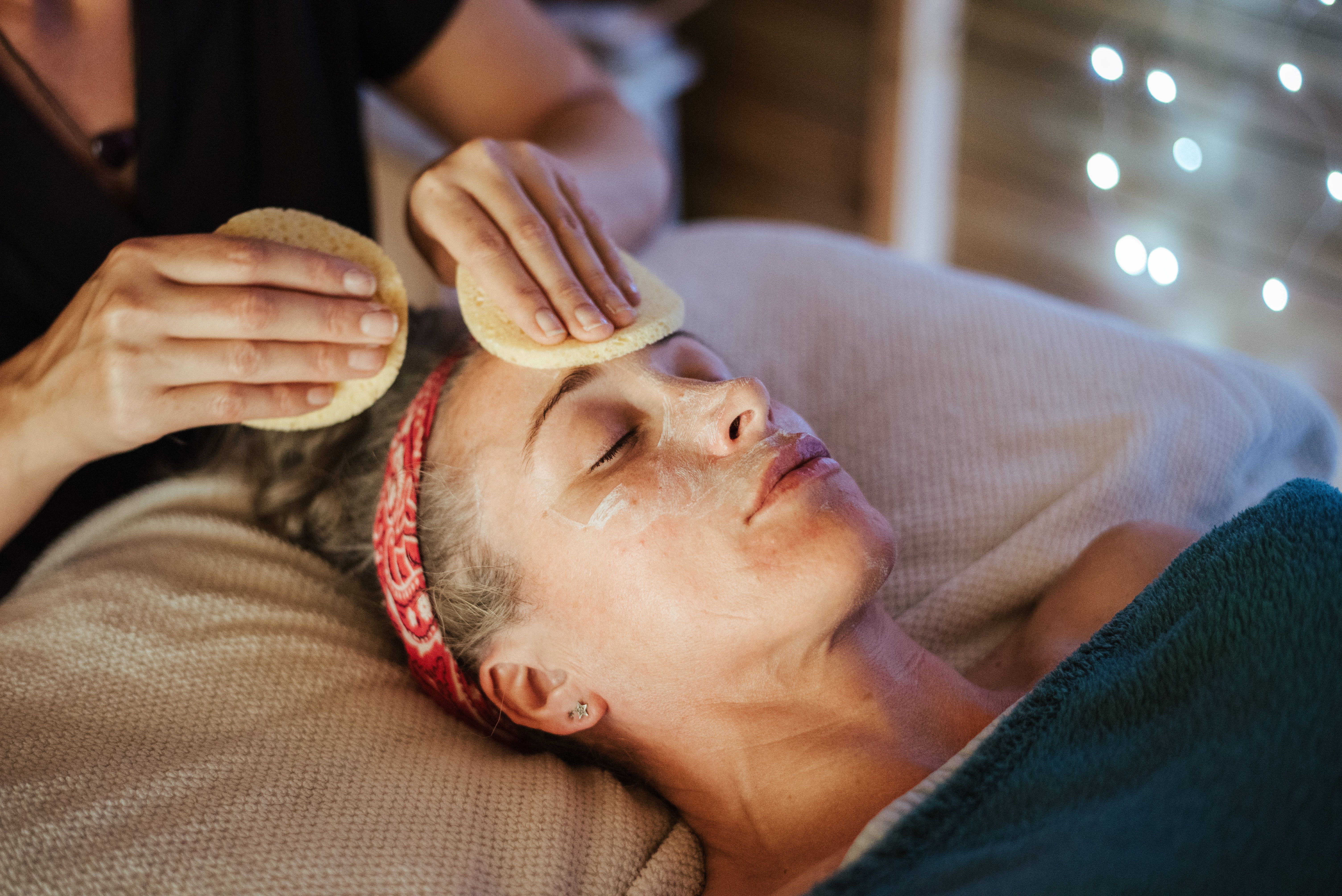 Relaxing anti-stress facial treatment